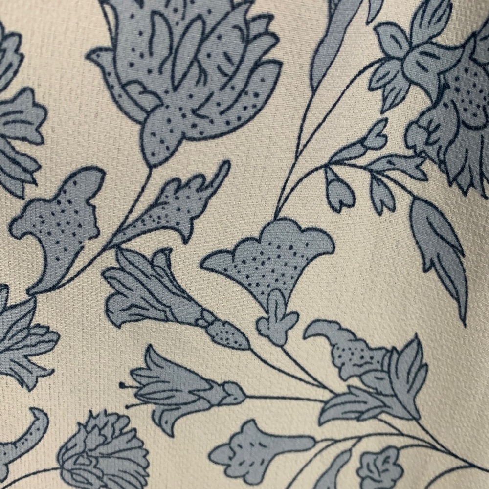 Floral Blue‎ and White Women's Top - Picture 3 of 4